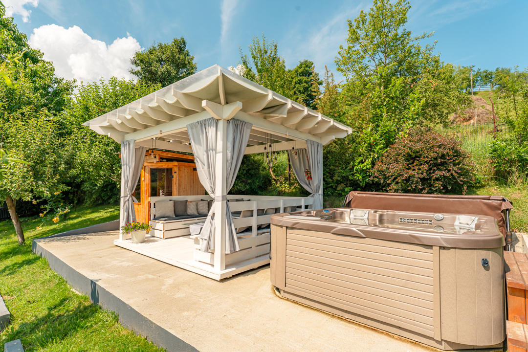 Grădina și împrejurimile